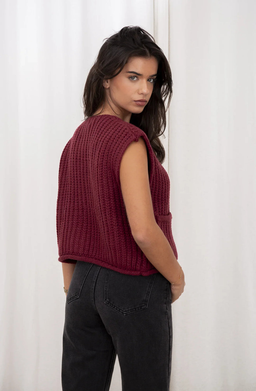 Alba | Chic Sleeveless Vest