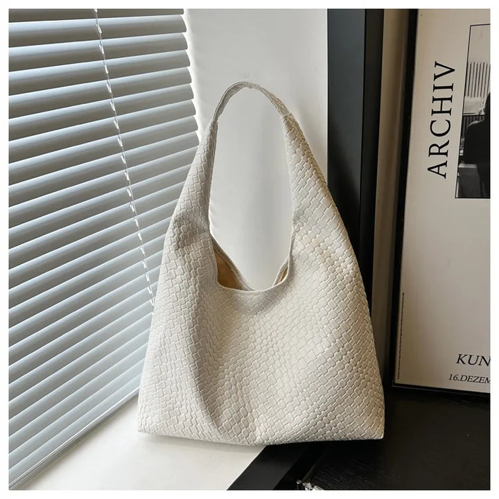 Betsy | Shoulder Bag with Woven Pattern