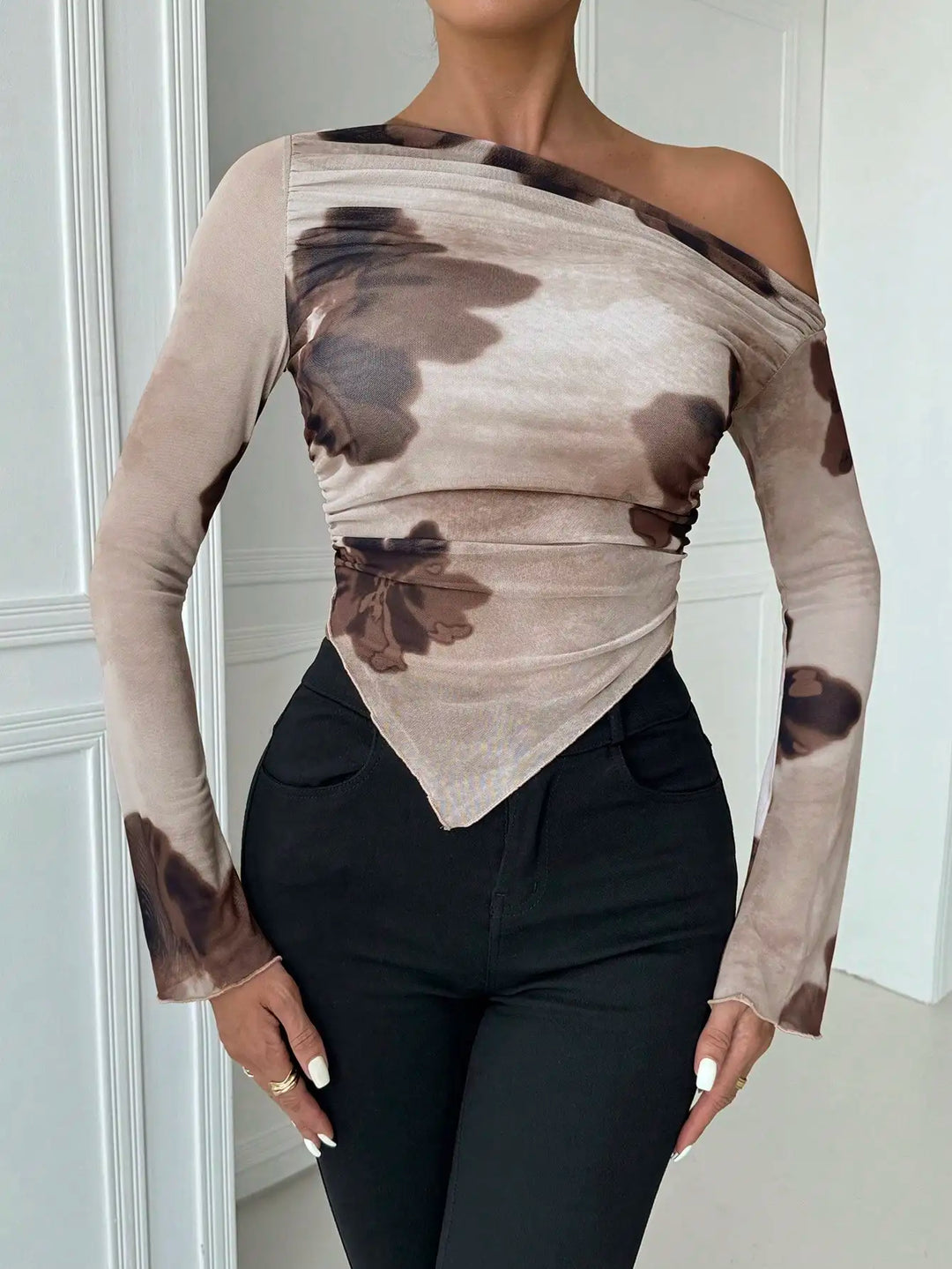 Beatriz | Bold Print Diagonal Mesh Top