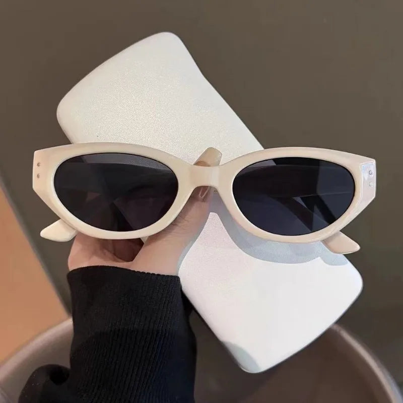 Gia | Elegant & Cat-Eye