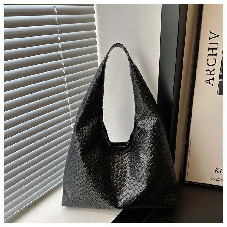 Betsy | Shoulder Bag with Woven Pattern