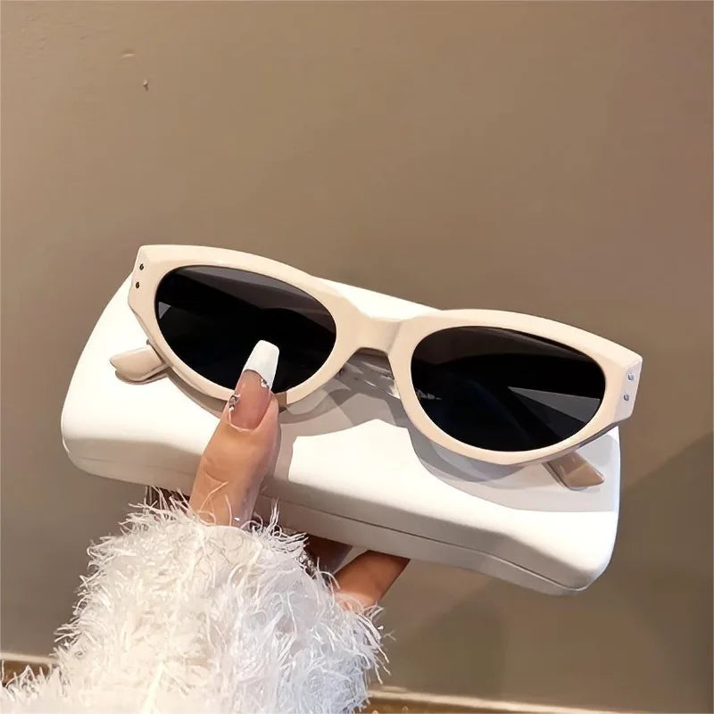 Gia | Elegant & Cat-Eye