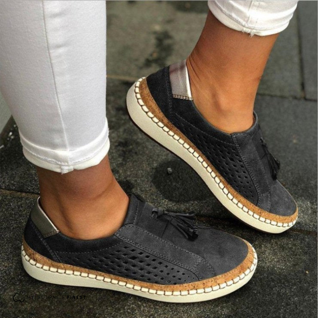 Black Amari women's orthopedic slip-on shoes with arch support, featuring a breathable knit upper.